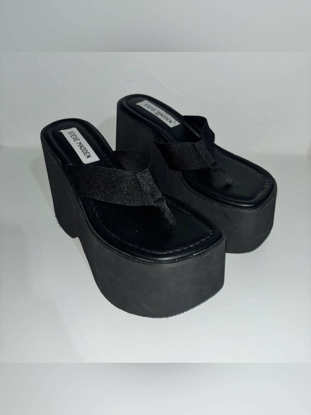 Steve Madden Black Platform Thong Sandals - Chunky Elevation - Picture 1 of 6